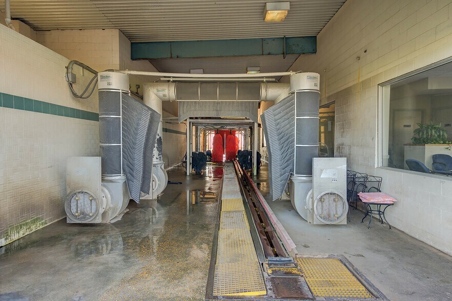 More Photos Of 1112 E Bert Kouns Industrial Loop, Shreveport Carwash For Sale
