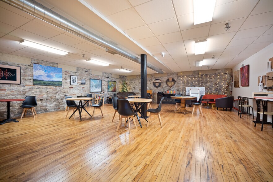 More Photos Of 211 N Franklin St, Port Washington Office For Lease