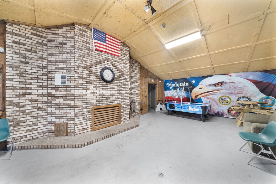 More Photos Of 10422 Cadillac Hwy, Thompsonville Hotel For Sale