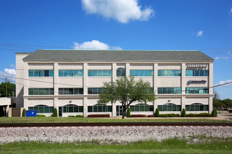 More Photos Of 1643 Lancaster Dr, Grapevine Medical For Lease