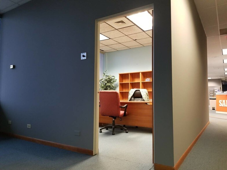 More Photos Of 1333 S Schoolhouse Rd, New Lenox Warehouse For Lease