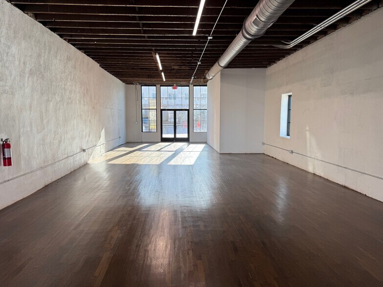 More Photos Of 201 Elm Ave, Waco Storefront Retail Office For Lease