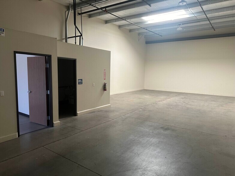 More Photos Of 1601-1621 Olympic Dr, Turlock Warehouse For Lease