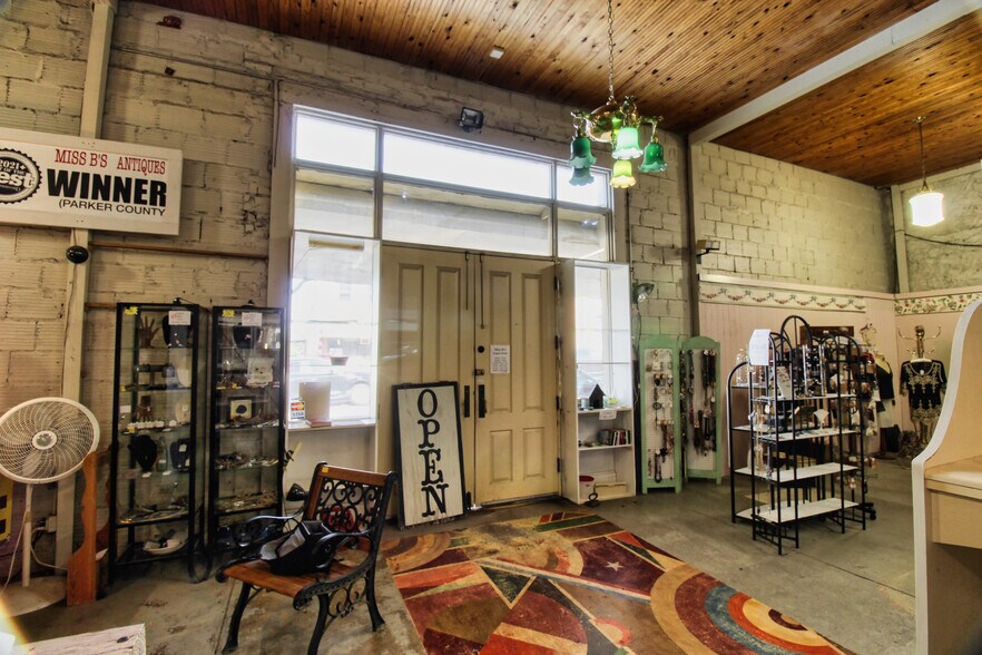 More Photos Of 311 N Main St, Weatherford Office For Sale