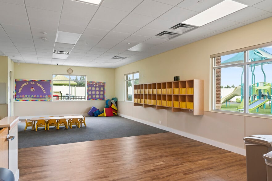 More Photos Of 42525 Tall Cedars Pkwy, Chantilly Schools For Lease