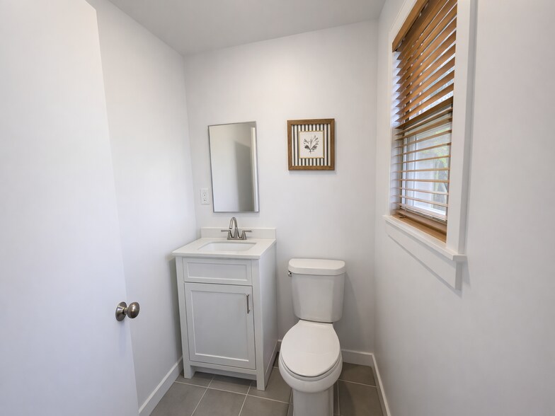 More Photos Of 6320-6322 Atlantic Blvd, Bell Storefront For Lease