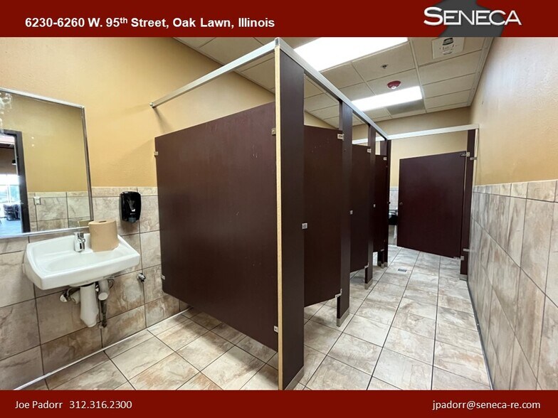 More Photos Of 6230-6260 W 95th St, Oak Lawn Unknown For Lease