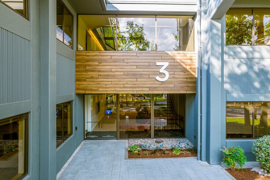 More Photos Of 4949 Meadows Rd, Lake Oswego Unknown For Lease