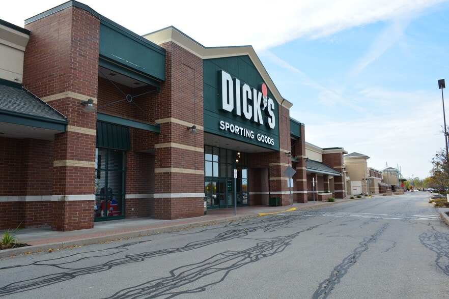 More Photos Of 913-1070 Holt Rd, Webster Unknown For Lease