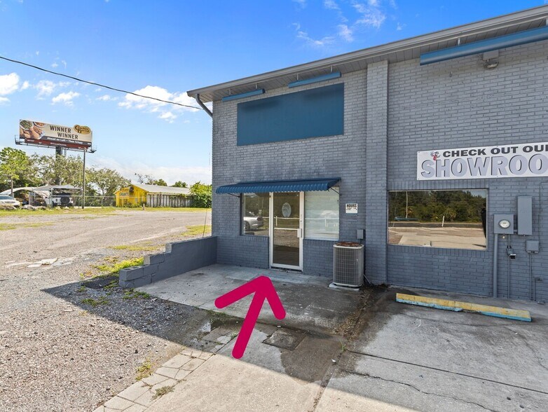 More Photos Of 18508-18510 US Highway 19, Hudson Light Manufacturing For Lease