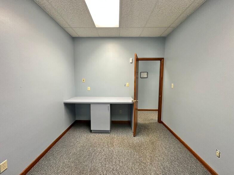 More Photos Of 3445-3449 Ridge Rd, Highland Office For Lease