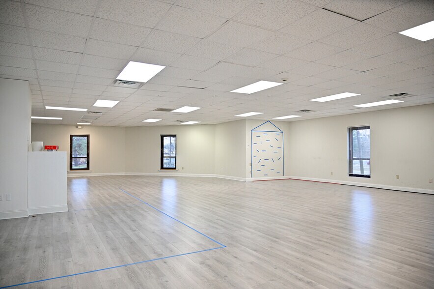 More Photos Of 317 Brick Blvd, Brick Office For Lease