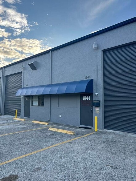 More Photos Of 1624 SE Village Green Dr, Port Saint Lucie Warehouse For Lease