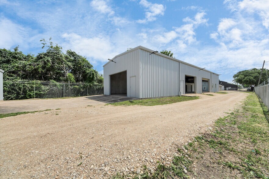 More Photos Of 12024 Alief Clodine Rd, Houston Light Distribution For Sale