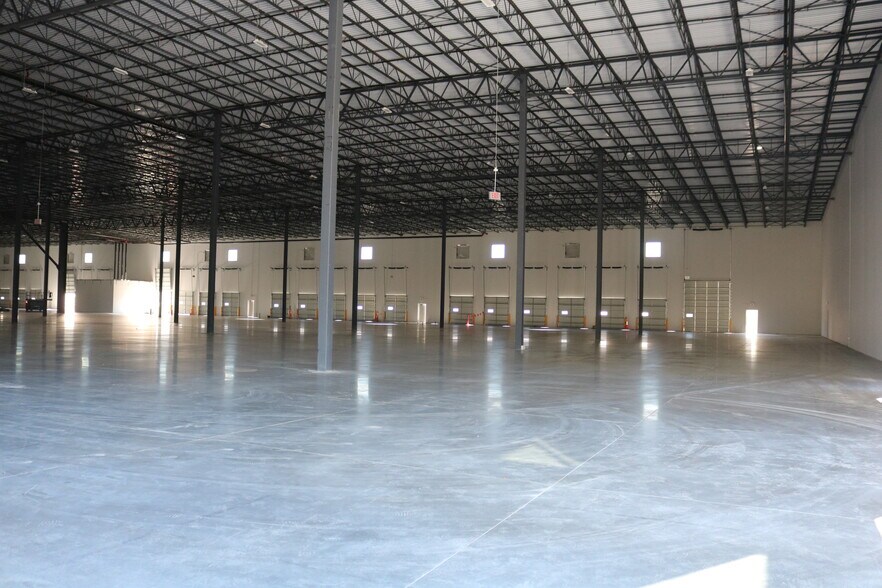 More Photos Of 12435 Lem Turner Rd, Jacksonville Unknown For Lease