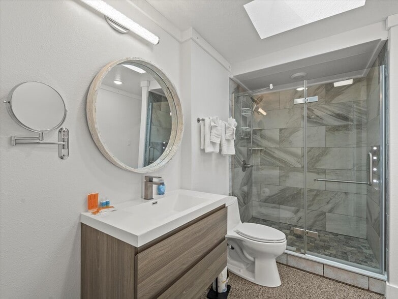 More Photos Of 4291 Shoal Line Blvd, Spring Hill Hotel For Sale