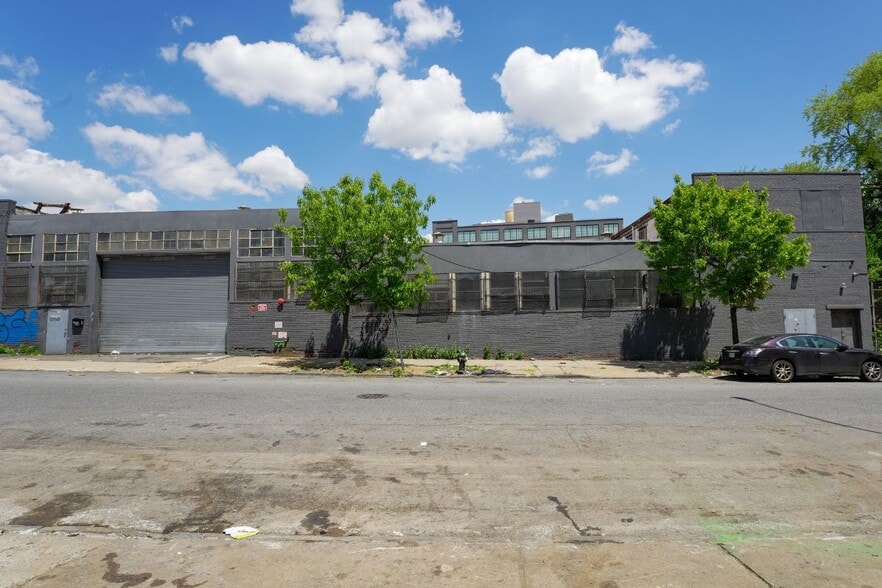 More Photos Of 825 E 140th St, Bronx Warehouse For Lease