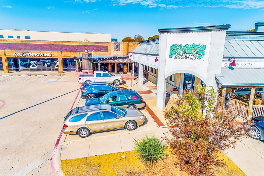 More Photos Of 1701-1833 Airport Fwy, Bedford General Retail For Lease