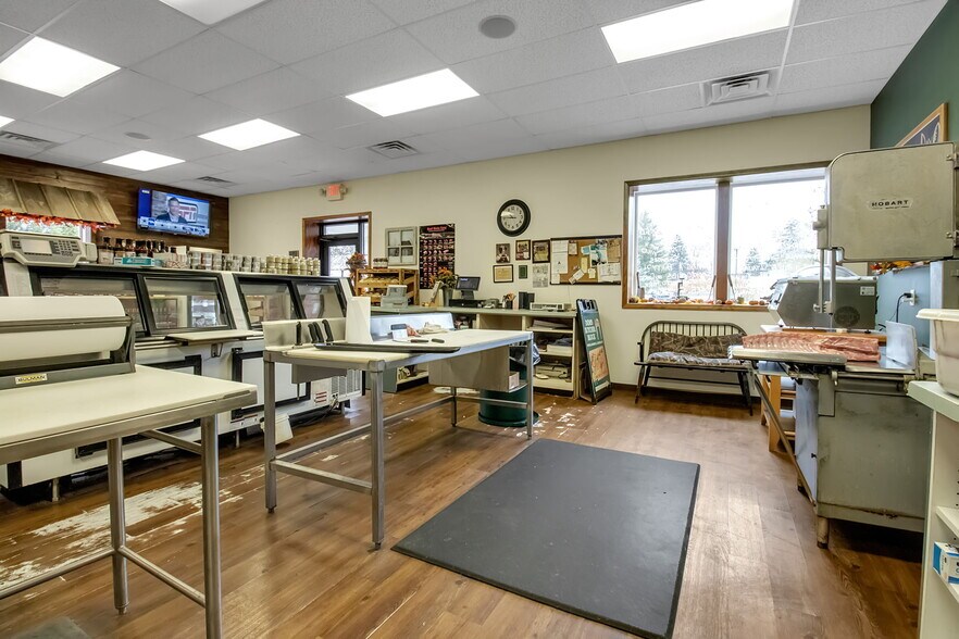 More Photos Of 38 Washington St, Ellicottville Storefront For Sale