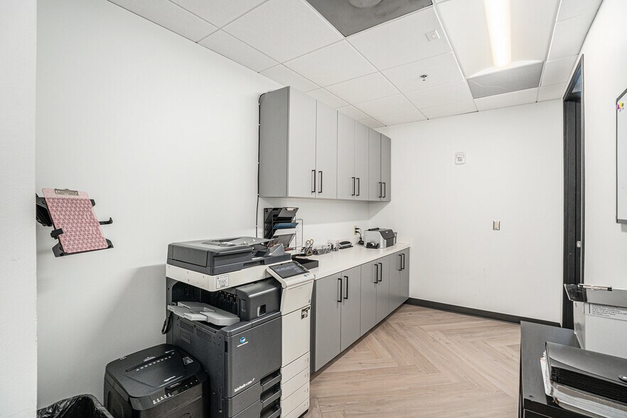 More Photos Of 3384 Peachtree Rd NE, Atlanta Loft Creative Space For Lease