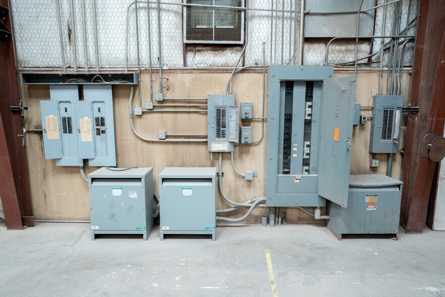 More Photos Of 4111 S County Road 1276, Midland Manufacturing For Sale