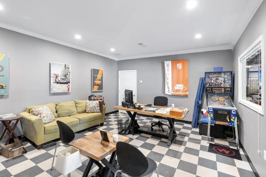 More Photos Of 20 Bellamy Pl, Stockbridge Warehouse For Sale
