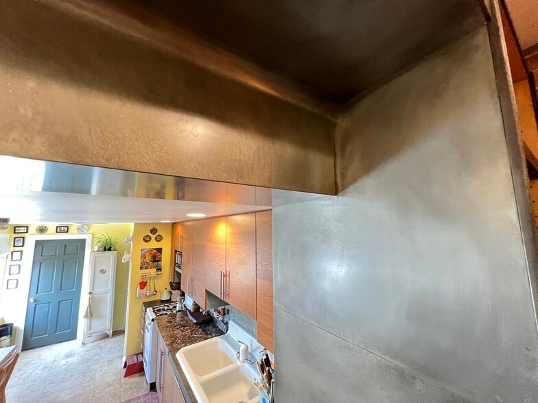 More Photos Of 1438-1442 Light St, Baltimore Showroom For Sale