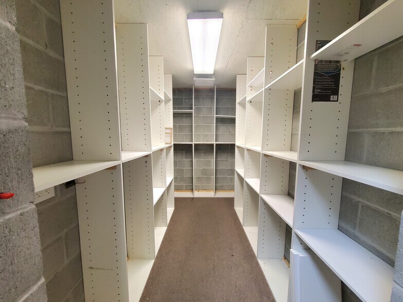 More Photos Of 2418 N Frazier St, Conroe Light Manufacturing For Lease