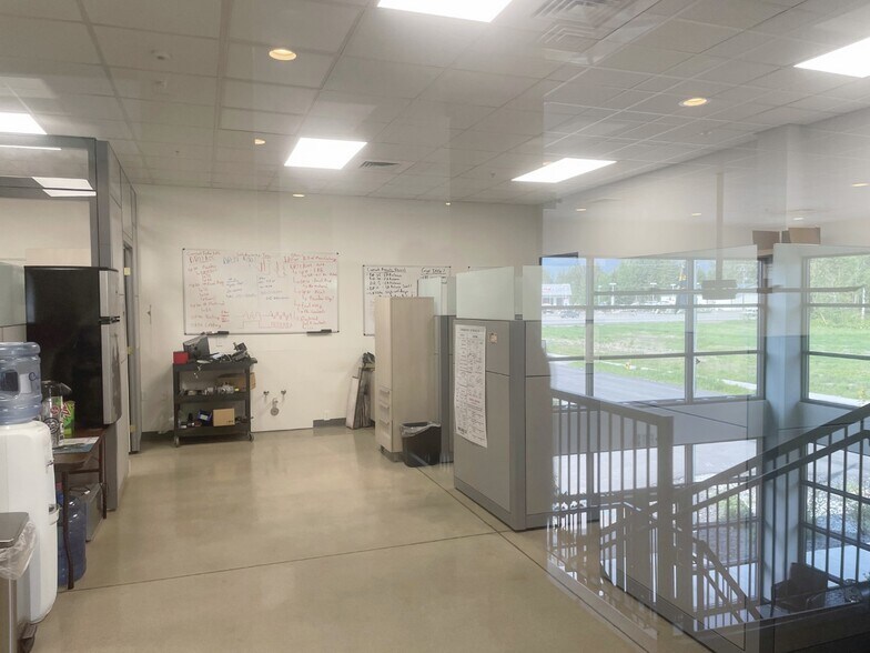 More Photos Of 850 Hawthorne Ave, Ponderay Manufacturing For Lease