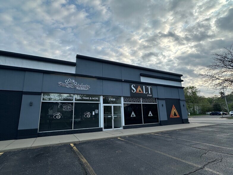 More Photos Of 1306-1312 E Michigan Ave, East Lansing Unknown For Lease
