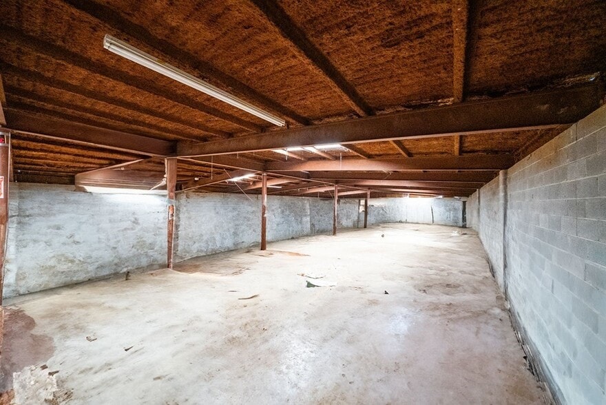 More Photos Of 1100 Water St, Kerrville Warehouse For Sale