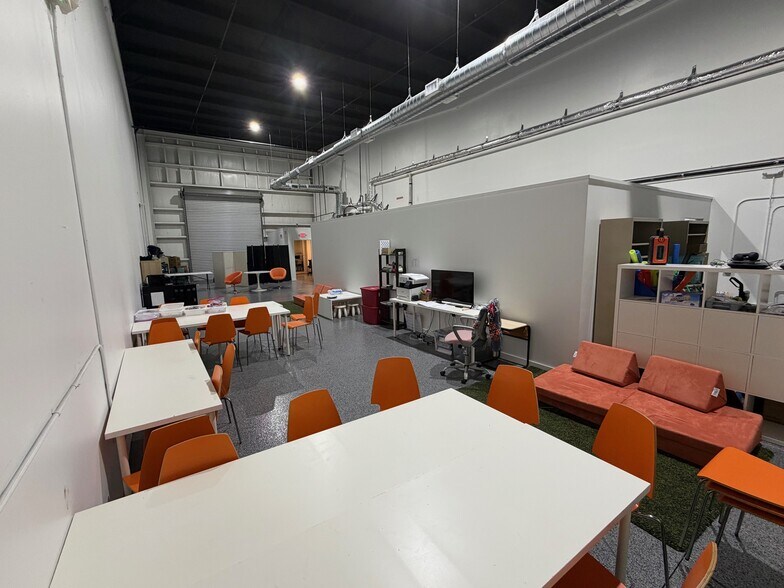 More Photos Of 400 Sterling Plaza Dr, Ponte Vedra Warehouse For Lease