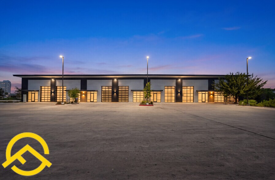 More Photos Of 300 Co Rd 199, Hutto Flex For Lease