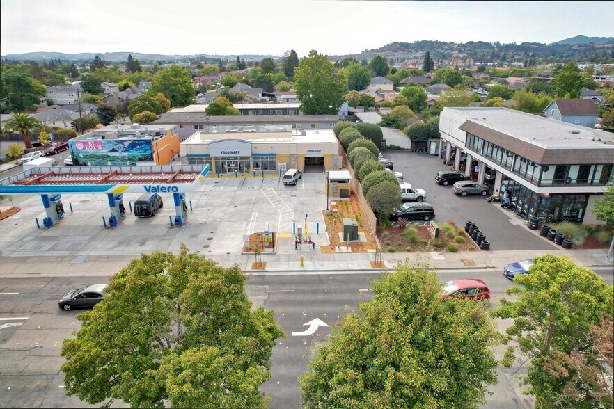 More Photos Of 527 E Washington St, Petaluma General Retail For Sale