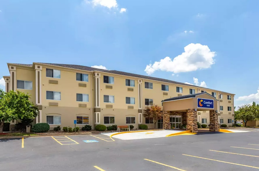 More Photos Of 9010 E 71st St, Tulsa Hotel For Sale