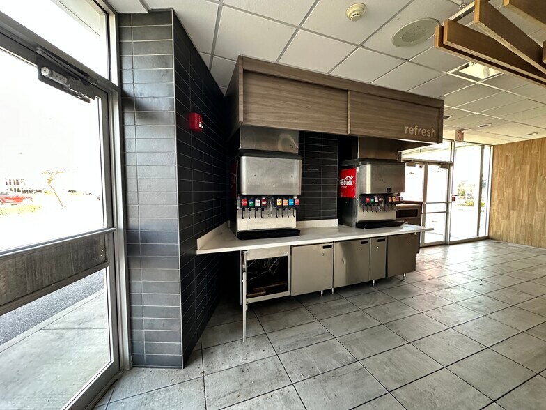 More Photos Of 3850 Veterans Memorial Hwy, Bohemia Fast Food For Lease