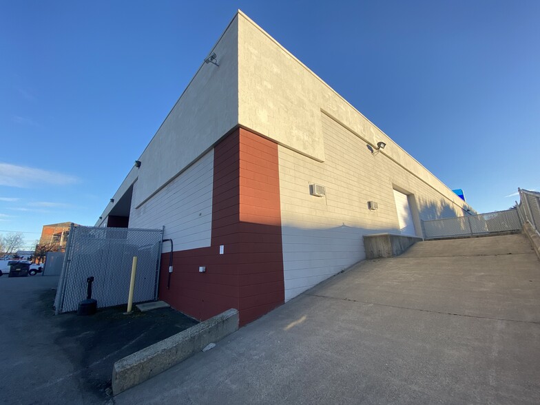 More Photos Of 130 Hamilton St, New Haven Warehouse For Lease
