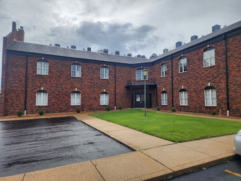 More Photos Of 225 S Main St, O'Fallon Office For Lease