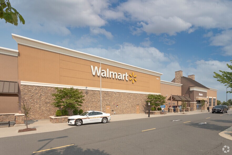 More Photos Of 24635 Dulles Landing Dr, Chantilly General Retail For Sale