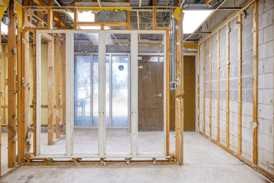 More Photos Of 3921 Olive St, Racine Office For Sale