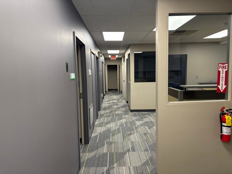 More Photos Of 201 W Broadway Blvd, Johnston City Office For Sale
