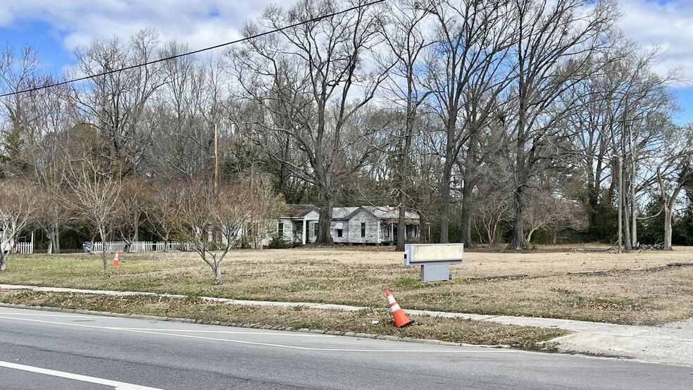 More Photos Of 911 Falls Rd, Rocky Mount Religious Facility For Sale