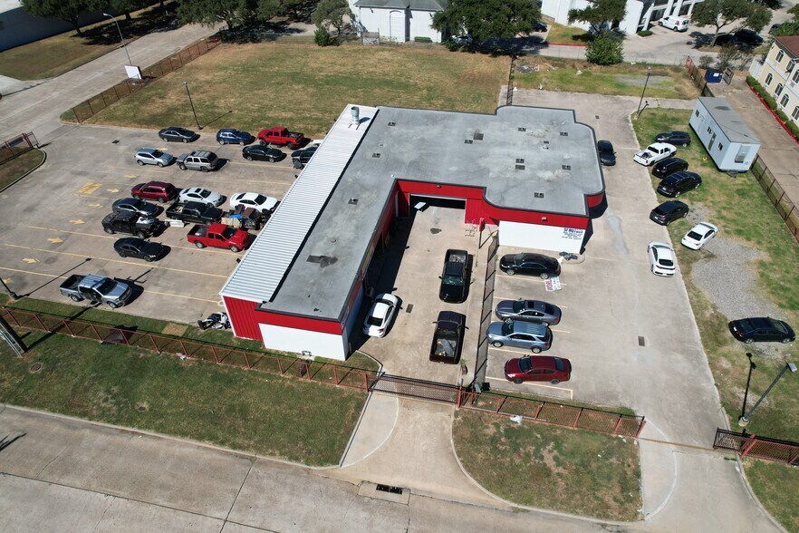 More Photos Of 101 Wells Fargo Dr, Houston Auto Repair For Sale