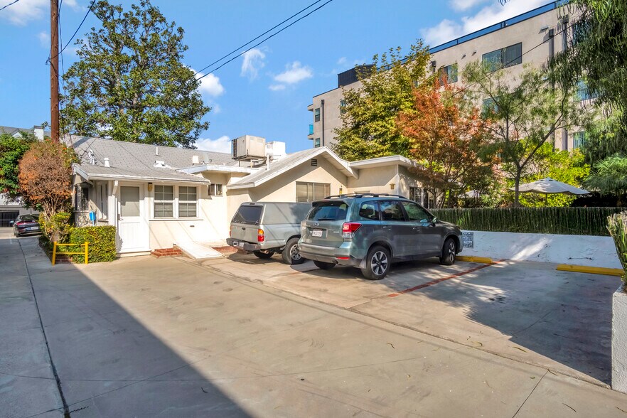 More Photos Of 10814-10818 Blix St, West Toluca Lake Apartments For Sale