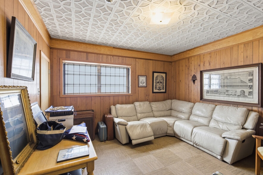 More Photos Of 81 Sprague St, Portsmouth Specialty For Sale