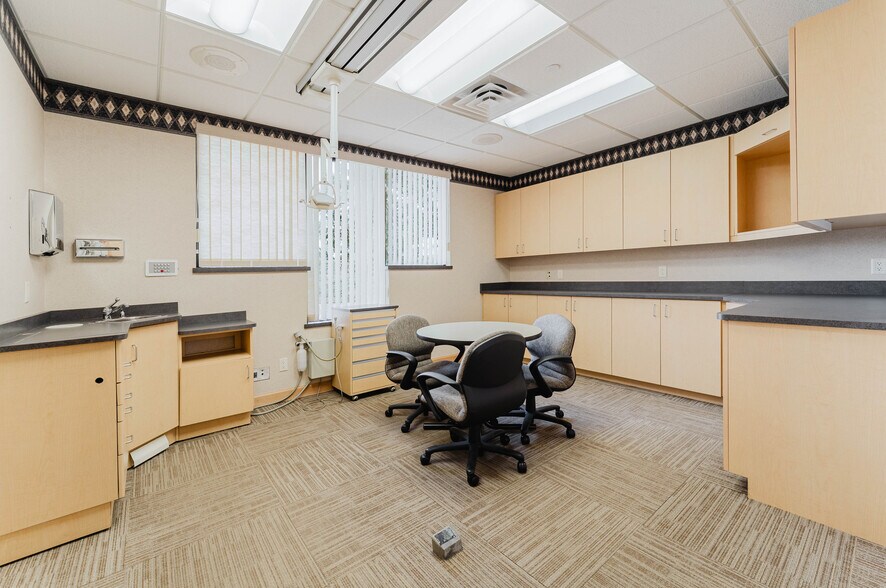 More Photos Of 1875 West Pointe Dr, Oshkosh Medical For Sale