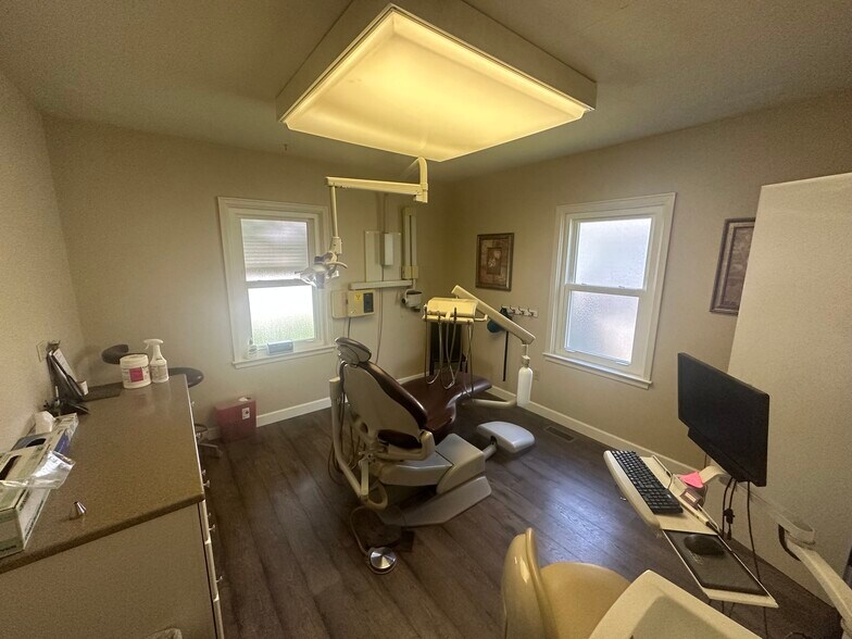 More Photos Of 2601 E 14th St, Des Moines Office For Sale