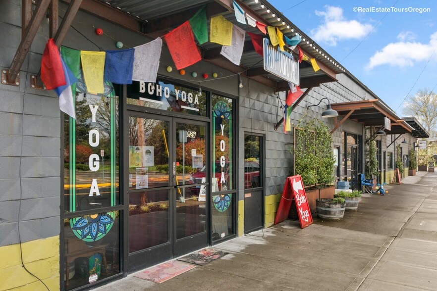 More Photos Of 830 SE 1st St, McMinnville Storefront Retail Office For Lease