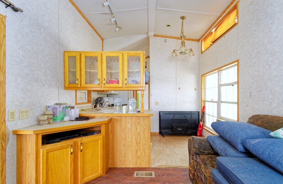 More Photos Of 566 Central Blvd, Quartzsite Freestanding For Sale