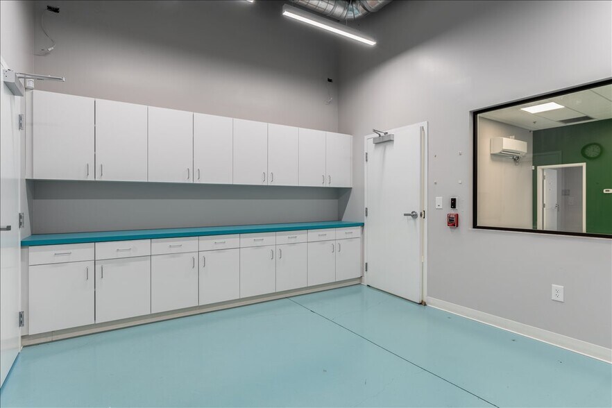 More Photos Of 1030 Huston St, Grover Beach Flex For Lease